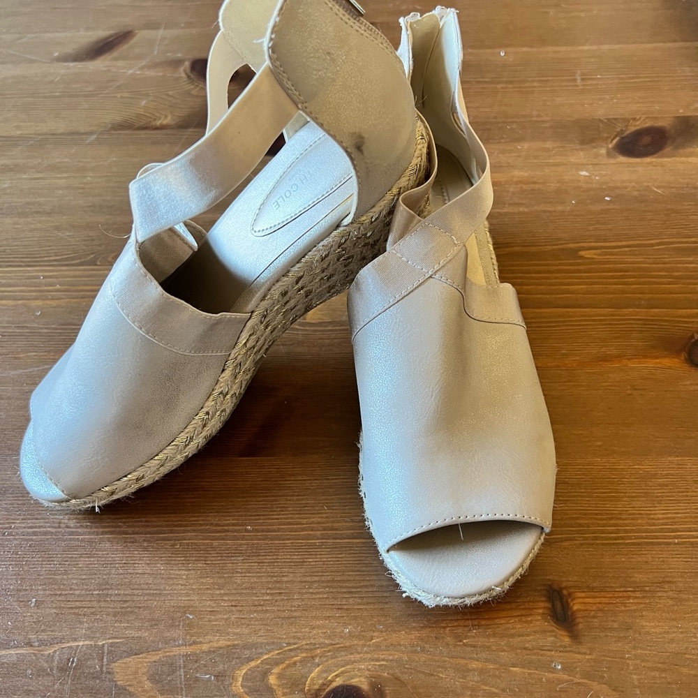 Kenneth Cole Neutral/Gold Wedge